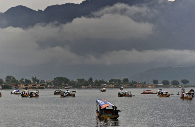 travel Dal lake Srinagar