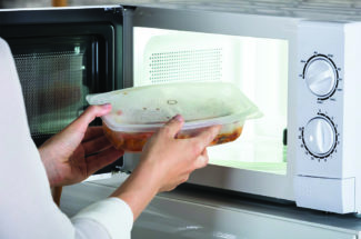 avoid plastic containers in microwave