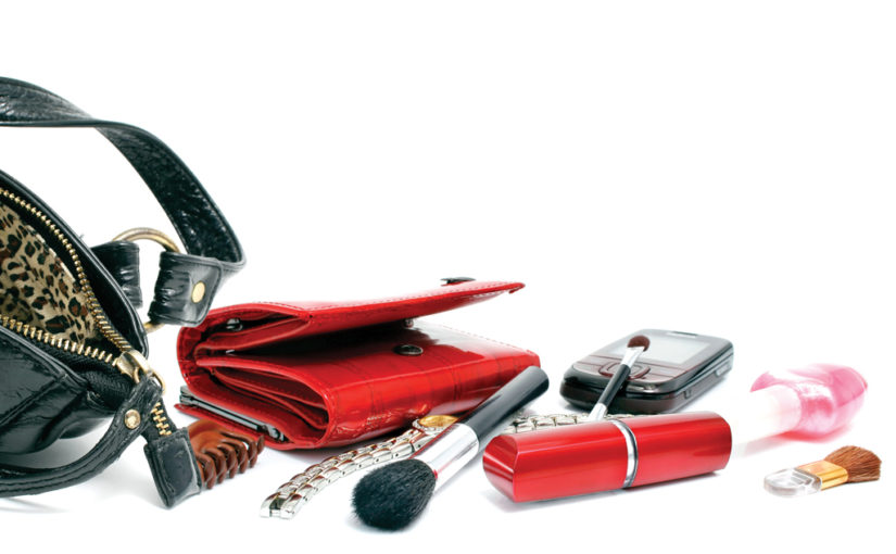 മേക്കപ്പ് ബാഗിൽ കരുതി വയ്ക്കാം