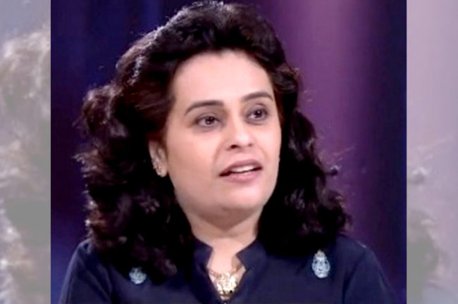 രശ്മി ആനന്ദ് – എഴുത്തുകാരി