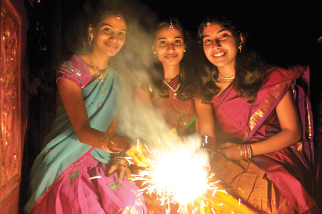 Festival Special: ലാത്തിരി… പൂത്തിരി…