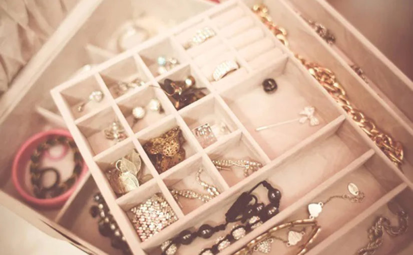 ആഭരണപ്പെട്ടിയിൽ കരുതി വയ്ക്കാൻ…