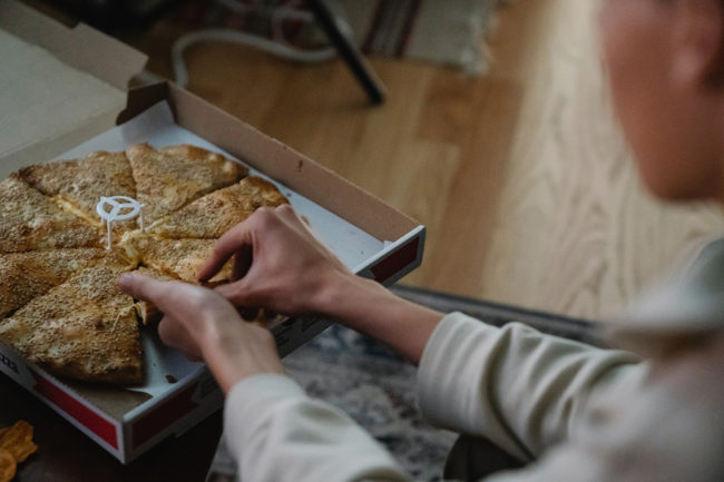 ഉറങ്ങുന്നതിന് മുമ്പ് ഈ 5 ഭക്ഷണങ്ങൾ കഴിക്കരുത്