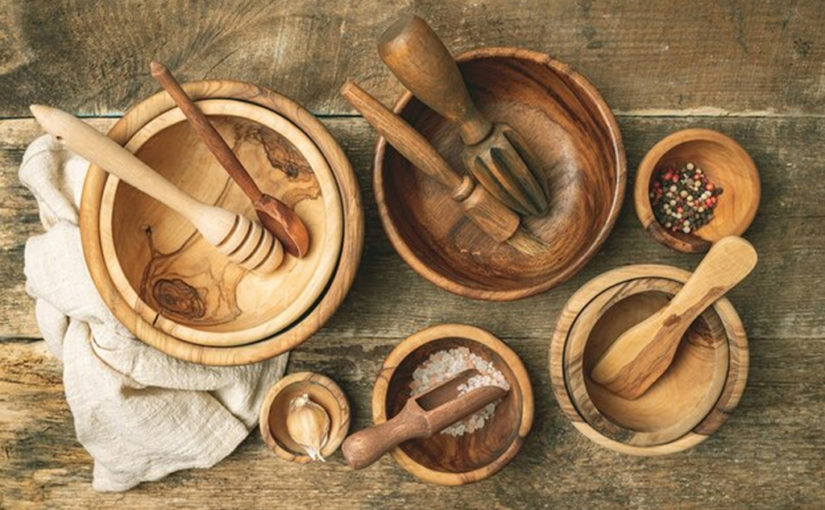 അടുക്കളയിൽ ട്രെൻഡിയാകുന്ന തടി പാത്രങ്ങൾ…