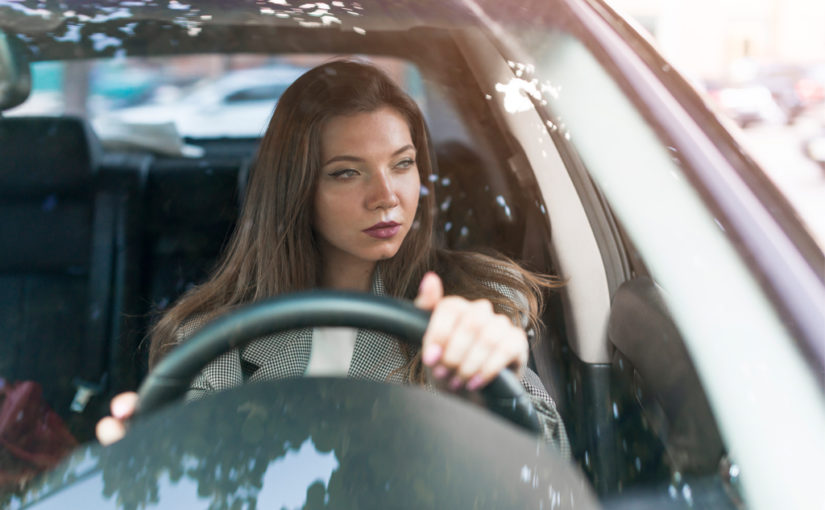 പെൺ ഡ്രൈവിംഗ് സ്മൂത്ത്‌ ഡ്രൈവിംഗ്